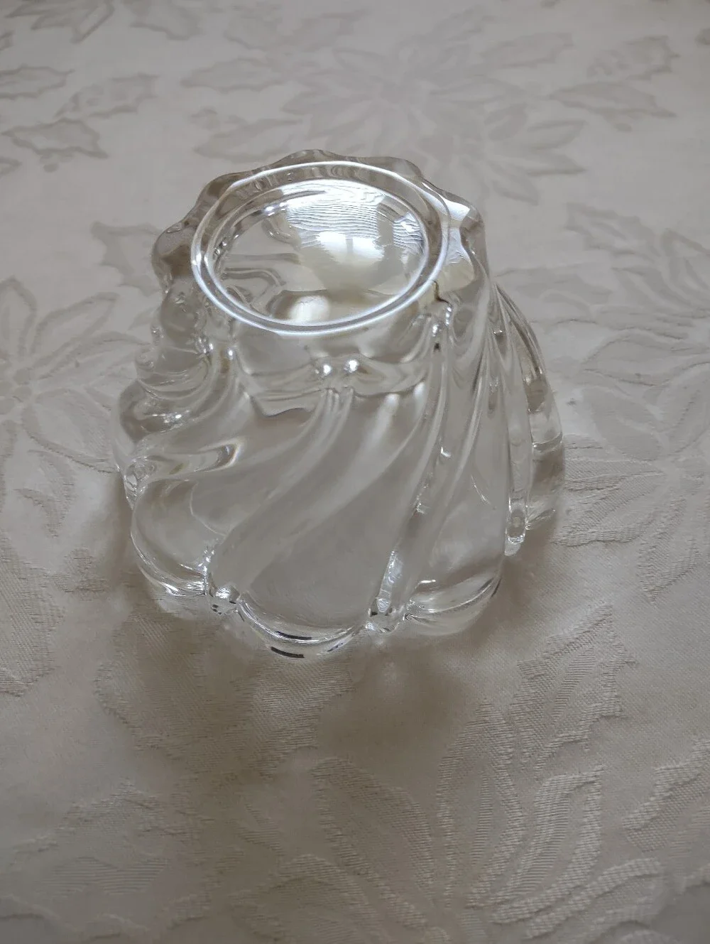 Mikasa Round Bowl Peppermint Clear Swirls